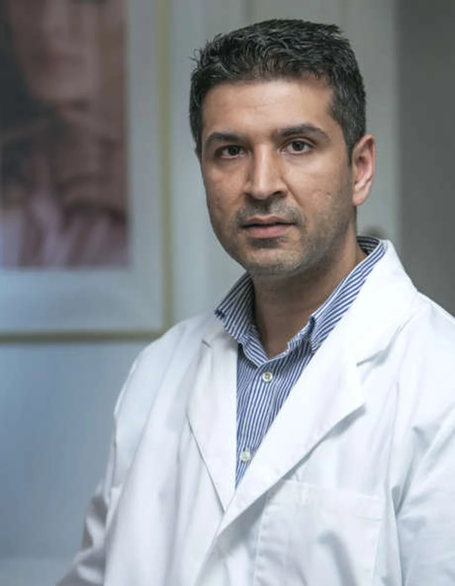 Dr. Mohammed Usman Akram i klinikken